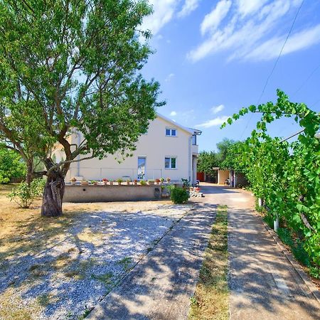 Apartment Lipovac Малинска Екстериор снимка