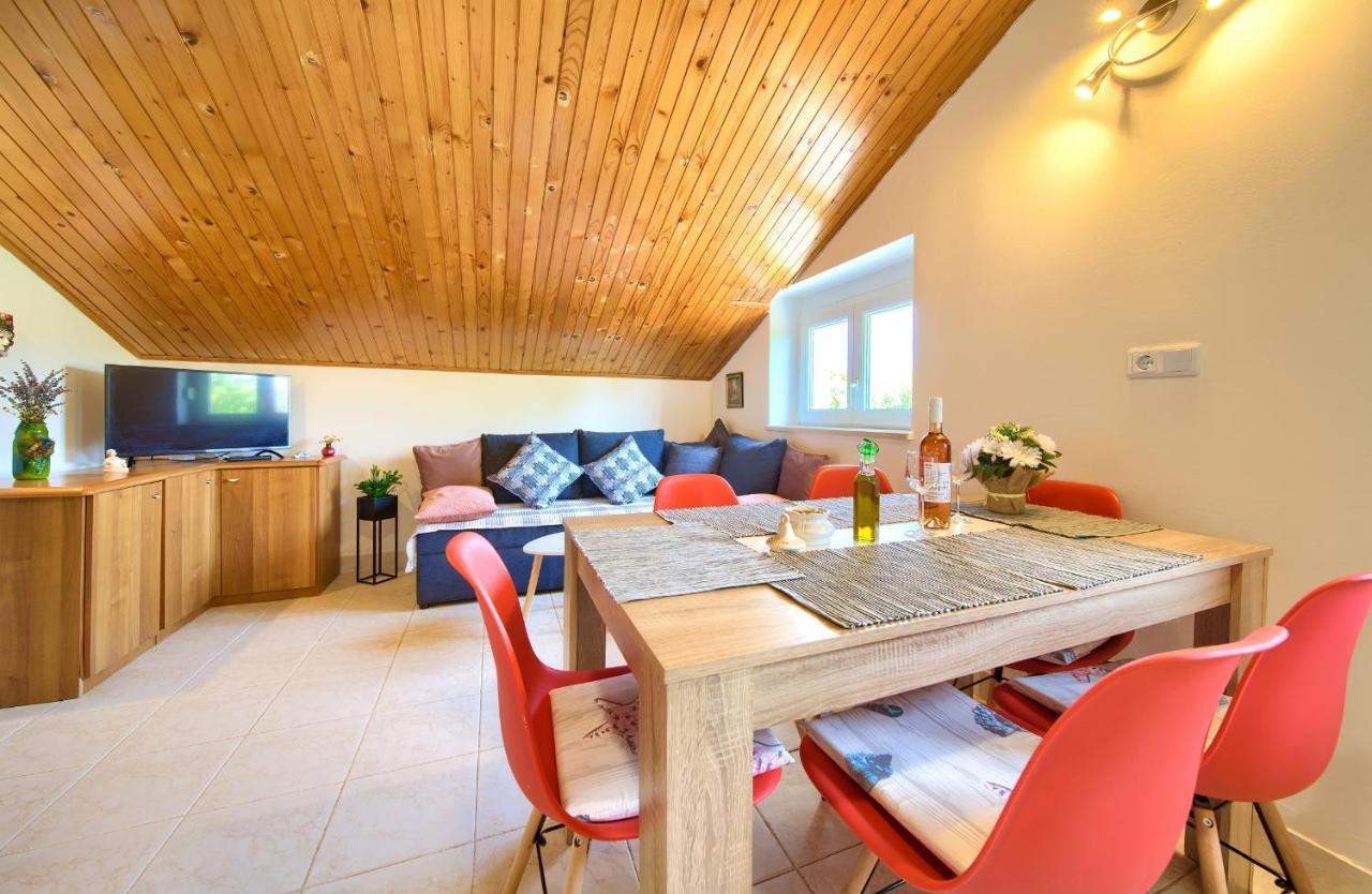 Apartment Lipovac Малинска Екстериор снимка