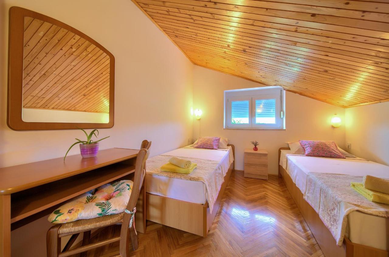 Apartment Lipovac Малинска Екстериор снимка