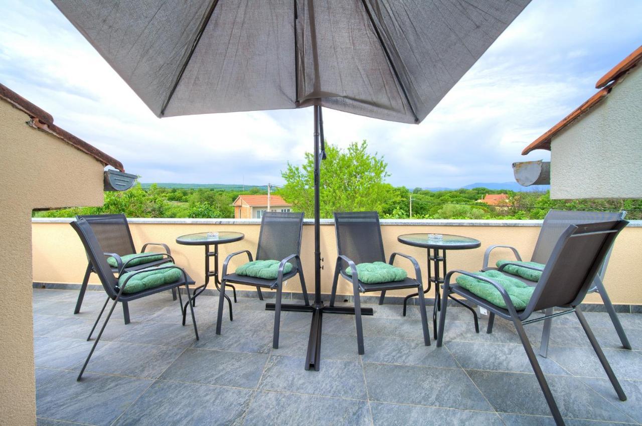 Apartment Lipovac Малинска Екстериор снимка