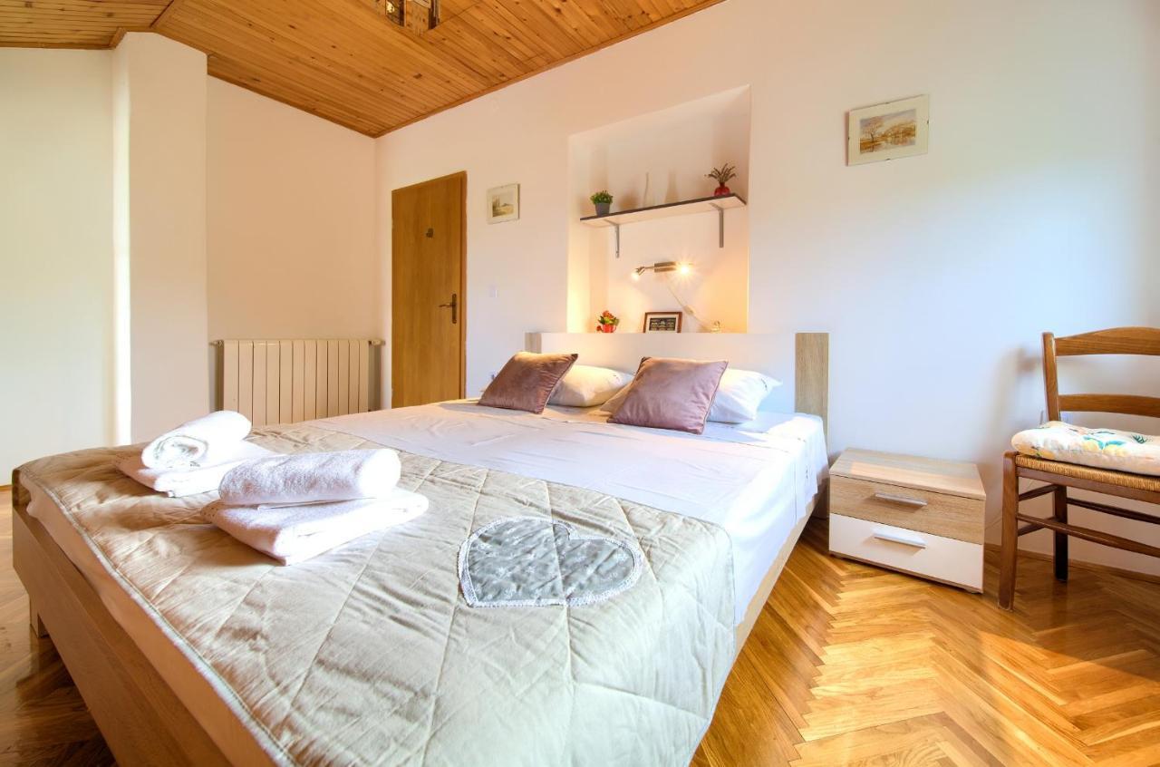 Apartment Lipovac Малинска Екстериор снимка