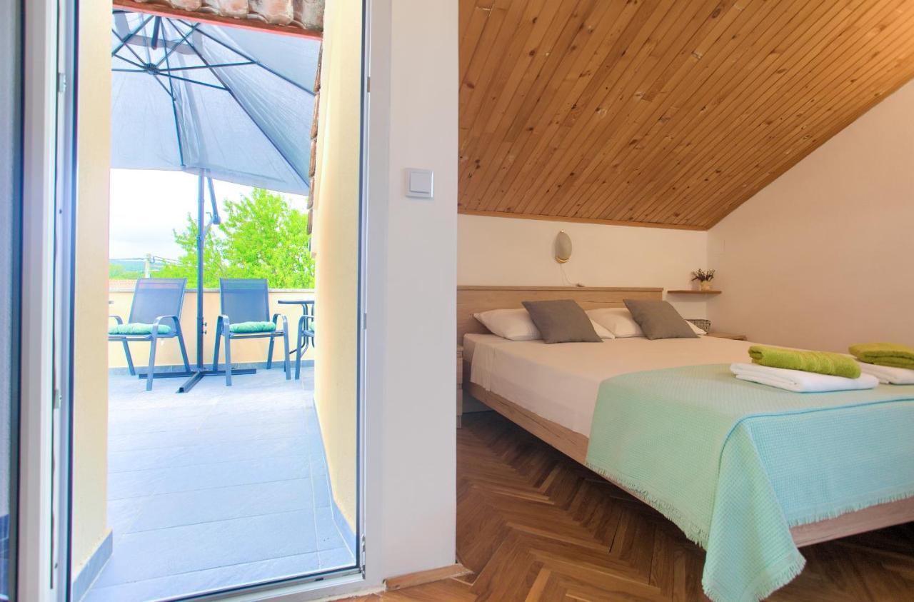 Apartment Lipovac Малинска Екстериор снимка