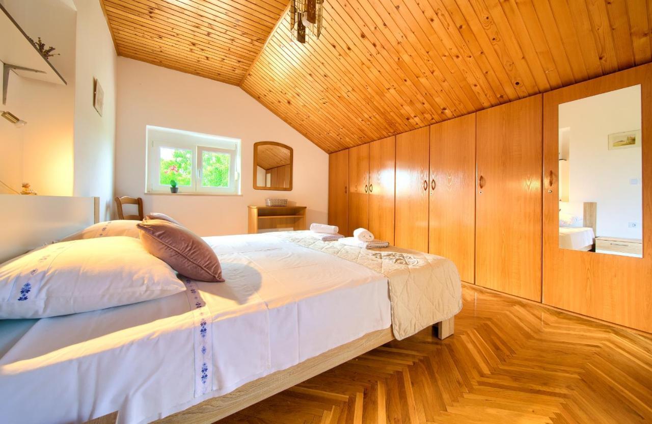 Apartment Lipovac Малинска Екстериор снимка